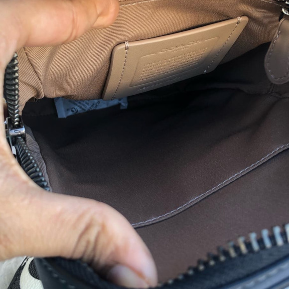 New Coach Sullivan Pack in Signature Canvas & Leather Black/Chalk Men Bag - Picture 7 of 7